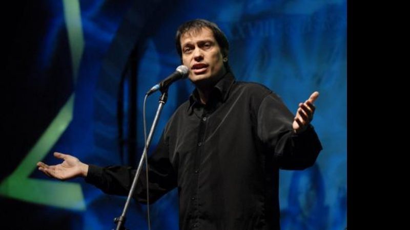 Reconocimiento al cantante, escritor y periodista Federico De La Vega