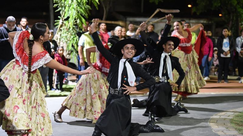 Gustavo inauguró las obras de la Plaza de la Enfermera y de la Plaza la Amistad