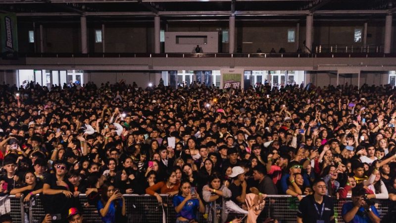 Una multitud en el lanzamiento de la Fiesta de los Buzos 2023
