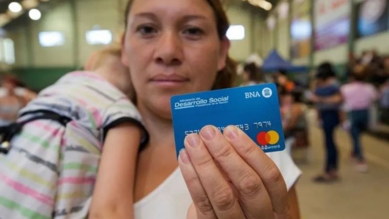 Aumento para beneficiarios de la Tarjeta Alimentar