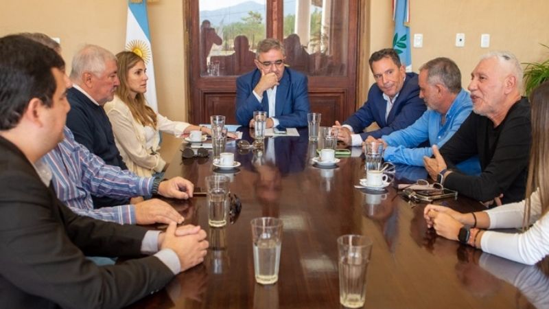 Jalil garantizó fondos de obras