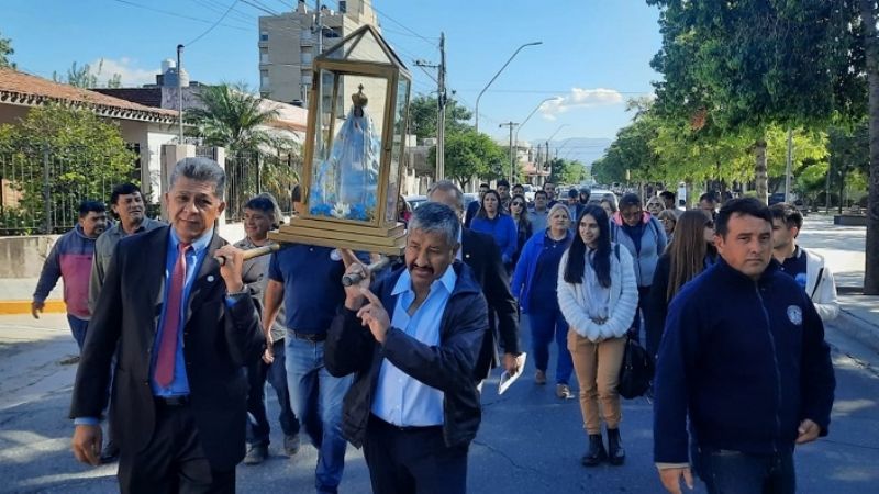 Universitarios peregrinaron  para honrar a la Madre Morena