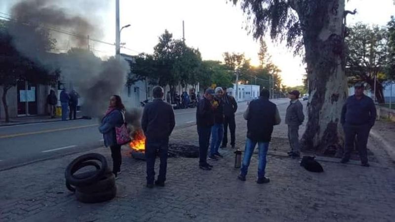 Municipales reclaman mejoras salariales en Bañado de Ovanta