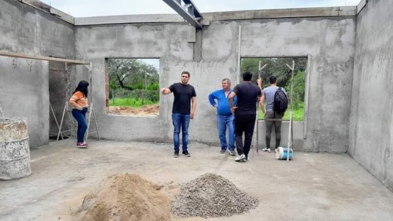 Barot recorrió los avances de obra en la Escuela N°325