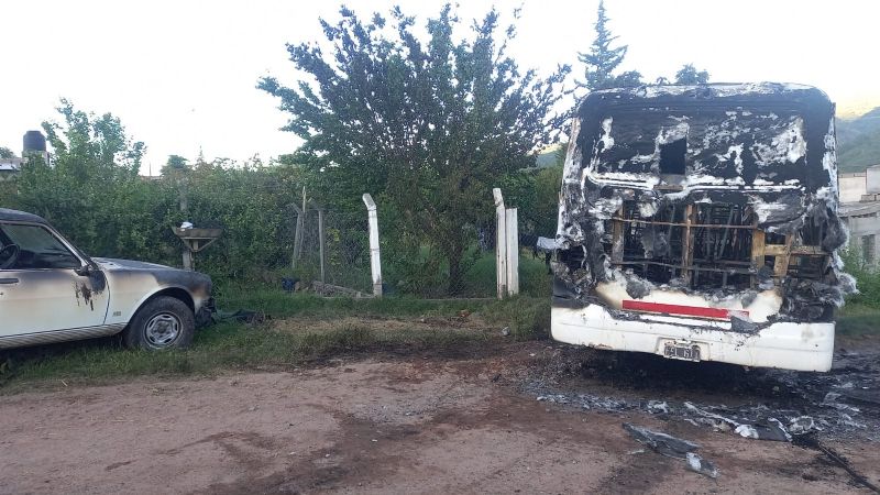 Se quemó un colectivo en La Puerta