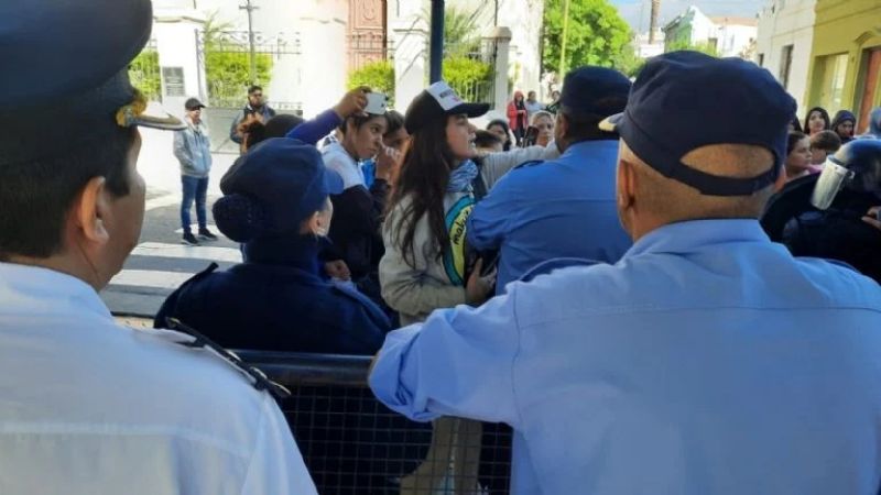 Juicio por abuso sexual: tensión entre familiares de Agustina Silva y efectivos