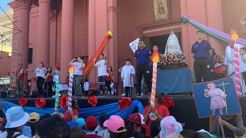 Cientos de niños participaron de  la 1° Peregrinación Mariana Infantil