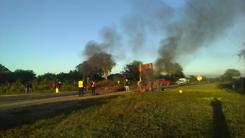 Municipales continúan manifestándose en Bañado de Ovanta