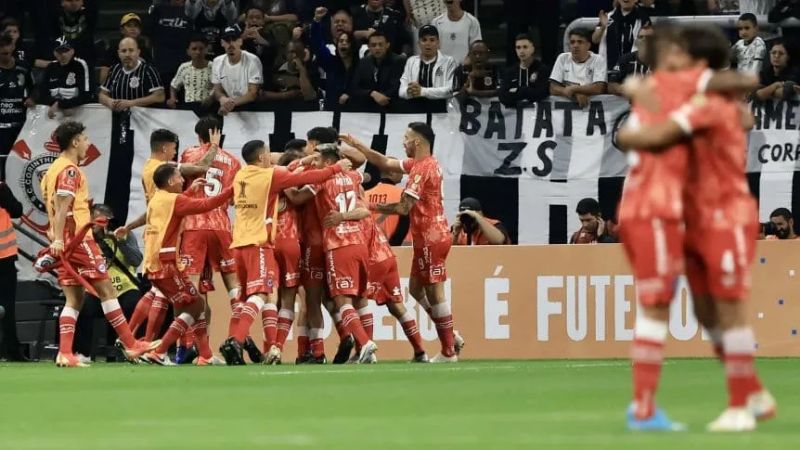 Argentinos Jrs. venció a Corinthians en San Pablo