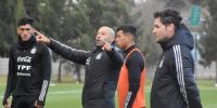 Mascherano, DT del Seleccionado Sub 20, que será anfitrion del Mundial 2023, junto a sus colaboradores.