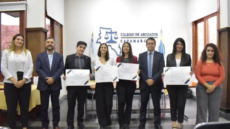 Reconocimiento a cuatro flamantes abogados