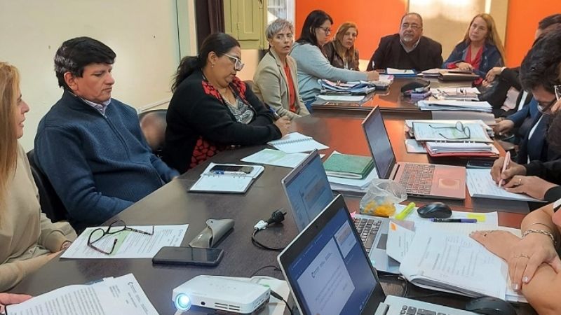 Educación presentó a los gremios propuesta sobre las EPJAS