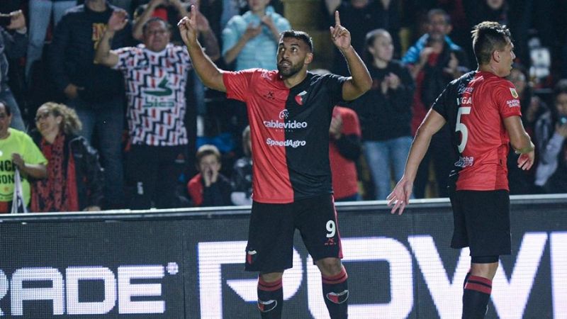 Primera victoria de Colón, con doblete de “Wanchope”