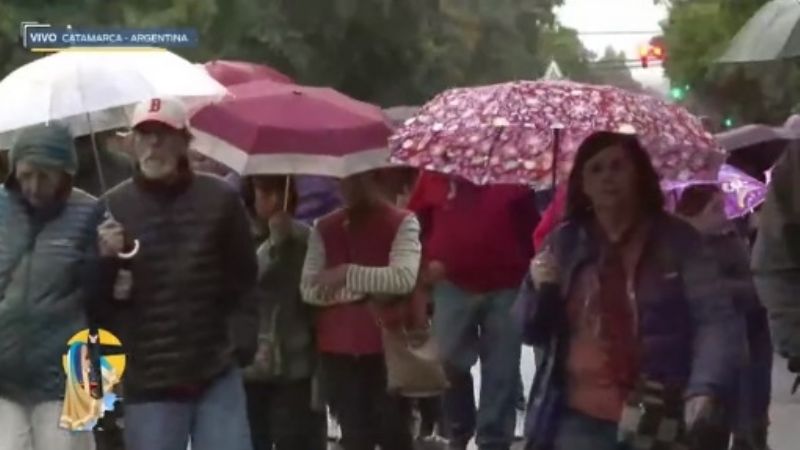 Bajo la lluvia se realizó la Procesión de la Virgen