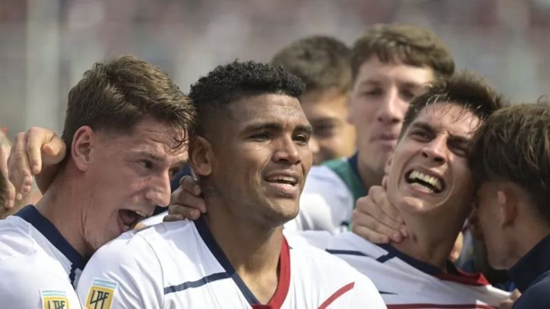 San Lorenzo el único que se mantiene cerca de River