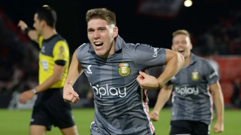 San Lorenzo el único que se mantiene cerca de River