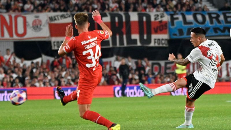 River venció a Independiente y mantiene la ventaja