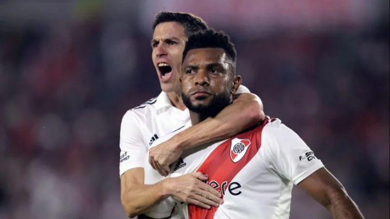 River venció a Independiente y mantiene la ventaja