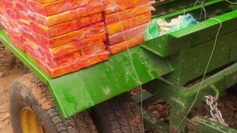 Cae una banda que trasladaba casi 350 kilos de cocaína en una camioneta