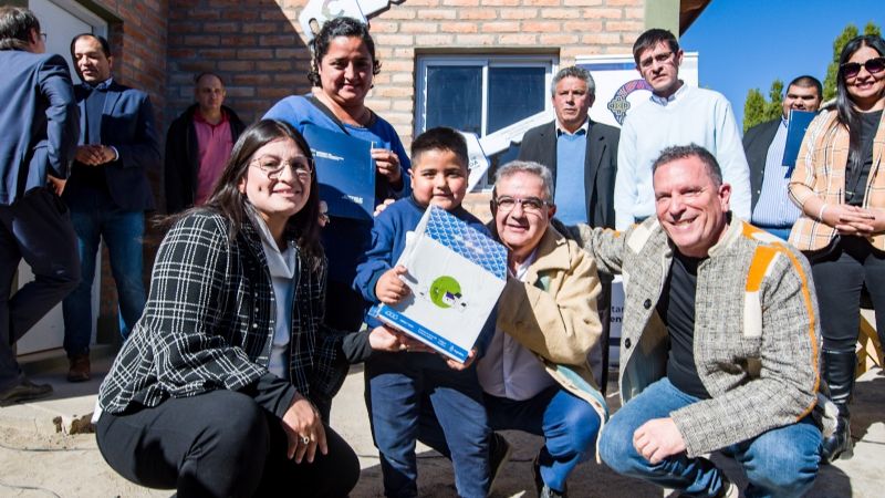 Entregaron viviendas en Santa María