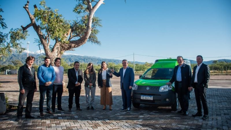 Raúl Jalil entrego un móvil para el traslado de animales silvestres