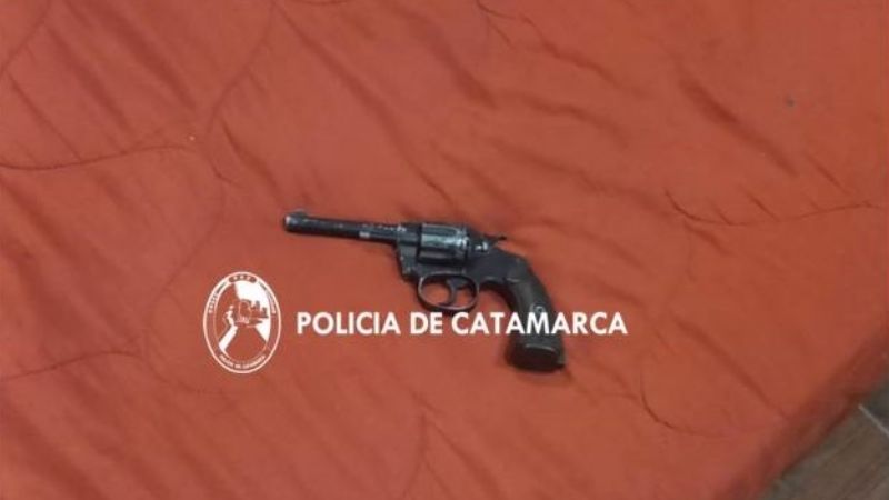 En allanamientos secuestraron droga y una moto robada