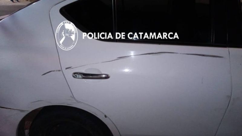 Chocó a una moto y escapó de un control vehicular