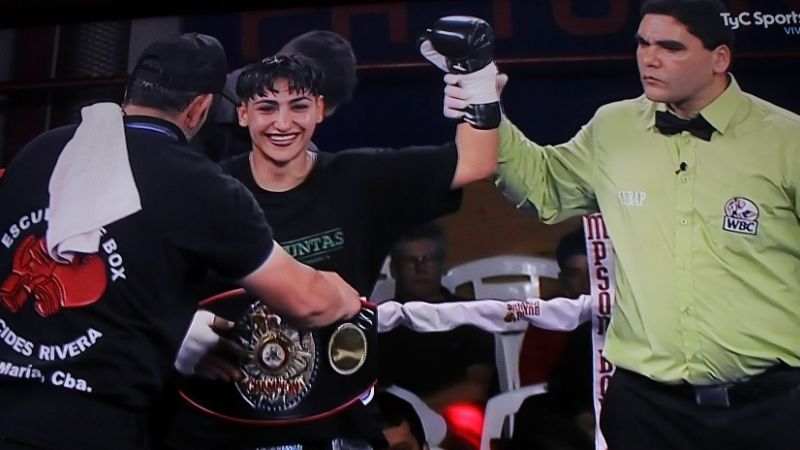 “Capricho” Romero con escenario y cartelera