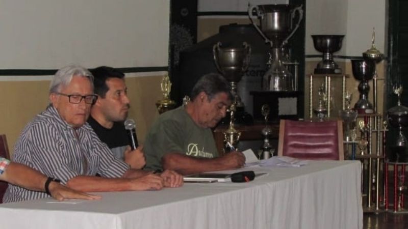 Chazarreta y Sarmiento, vices de Cisternas, en Las Chacras