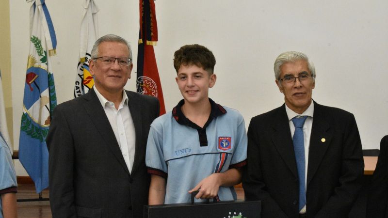 Más de 4 millones de pesos en kits de dibujo técnico a la ENET Nº 1