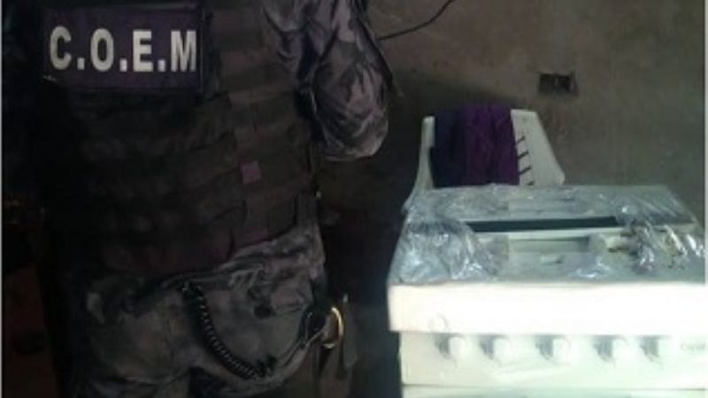 Robaban una cocina a pie