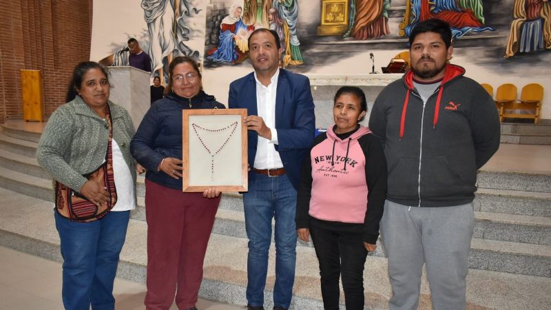 Rosarios bendecidos por el Papa Francisco para distintas Capillas