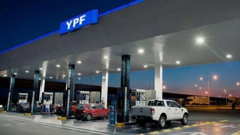 Peleaban en una YPF y terminaron detenidos