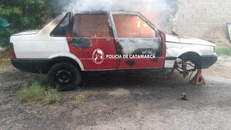 Incendio de un automóvil en la zona sur de la Capital