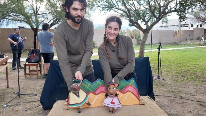 "El arte milenario de los títeres sigue despertando el interés de los chicos"