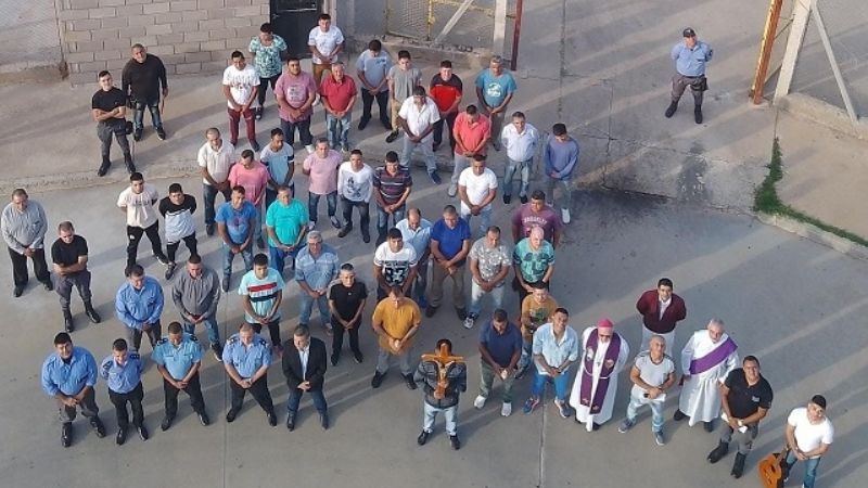 El Obispo presidió el rezo del Vía Crucis en la cárcel de varones