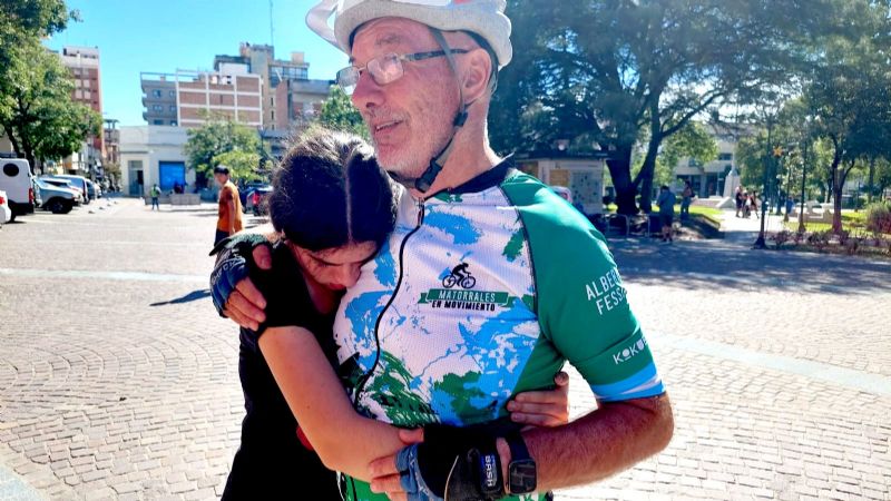 Jubilado recorrió 680 km en bibicleta para cumplir con la Virgen del Valle