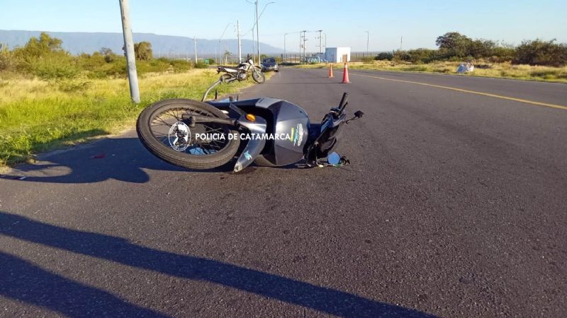 Motociclista chocó contra un poste