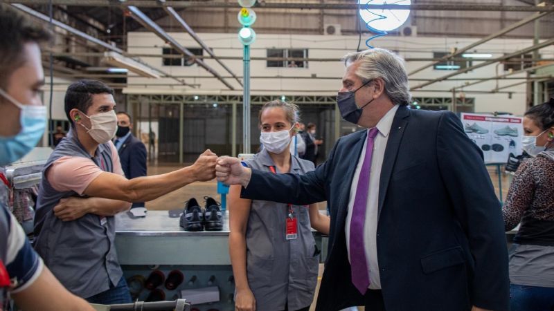 Fernández destaca el nivel de desempleo "más bajo en décadas"