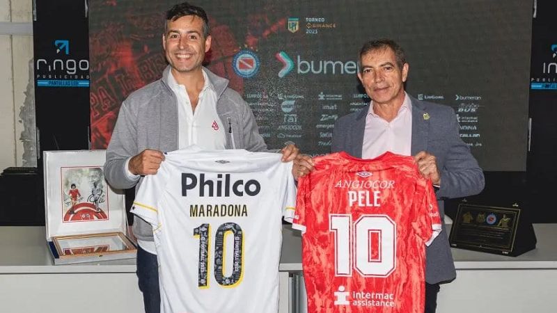 Emotivo homenaje para Maradona y Pelé