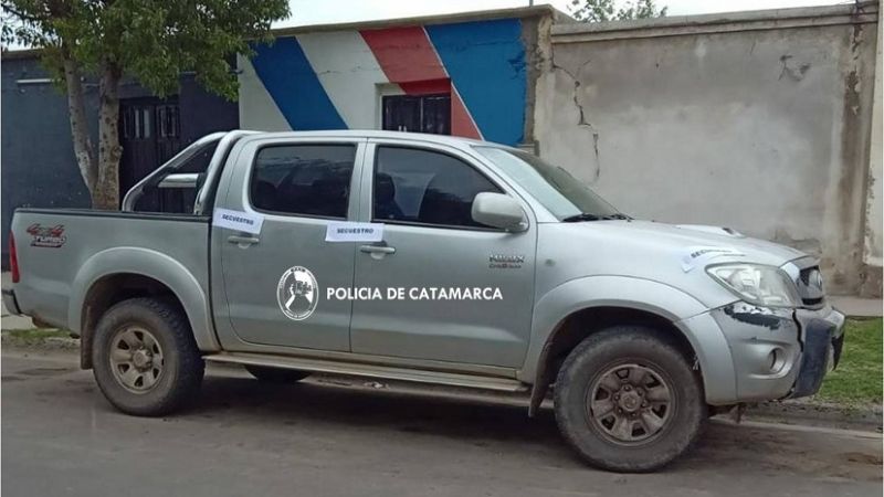 Alcoholizado chocó, huyó, lo atraparon, y le quitaron la camioneta