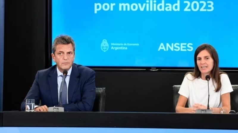 Gobierno anunció un aumento de 21% y un bono de refuerzo por tres meses