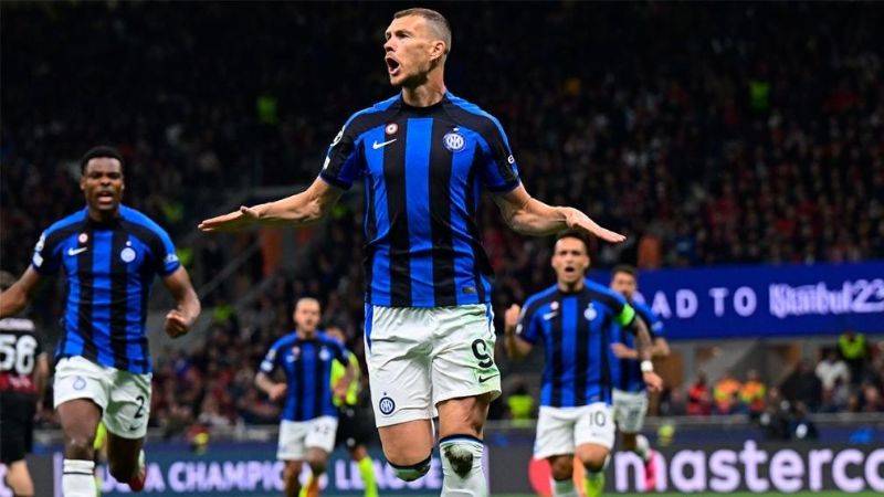 Inter venció 2-0 a Milan, en la “ida” de la “semi”