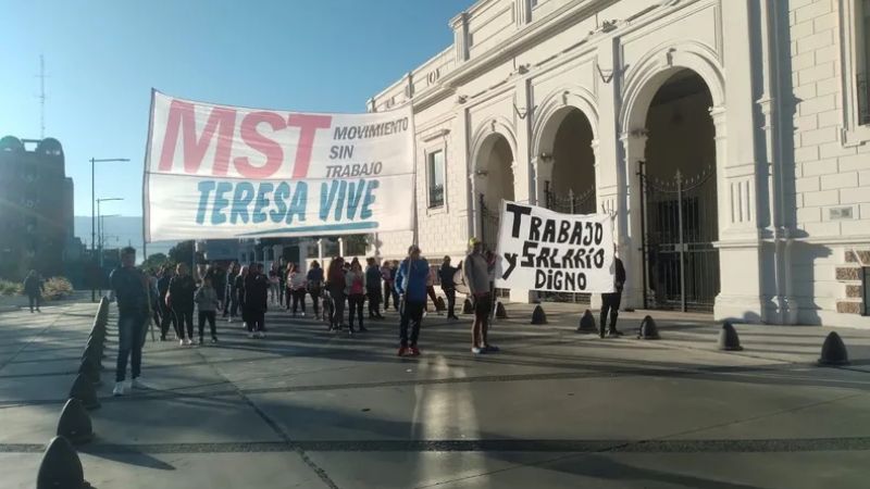 Manifestación frente a la Municipalidad: vecinos exigieron trabajo genuino