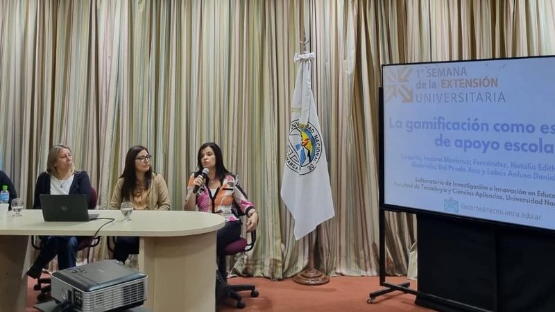 Docentes presentan proyectos extensionistas de impacto social