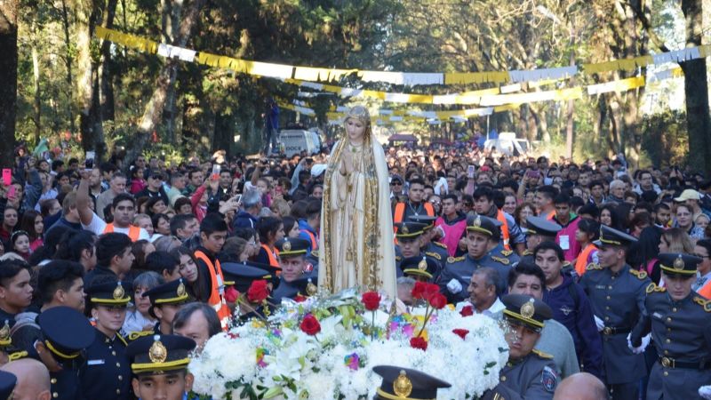Procesión en honor de Nuestra Señora de Fátima