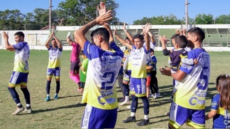 Policial goleó a Salta y quedó solo arriba