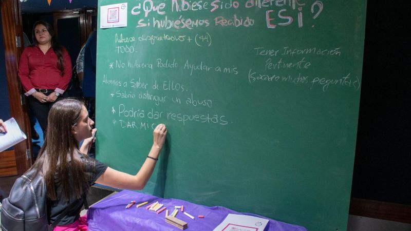 Presentaron el libro sobre Sexualidades y Géneros en el Cine Teatro Catamarca