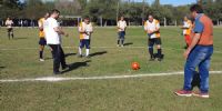 EL INTENDENTE de Paclín, Eduardo Menecier, en el puntapié inicial de la Liga Departamental. 