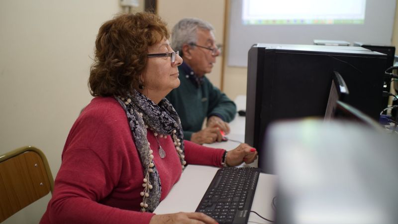 Inmersión en el mundo digital: lanzan taller gratuito para jubilados